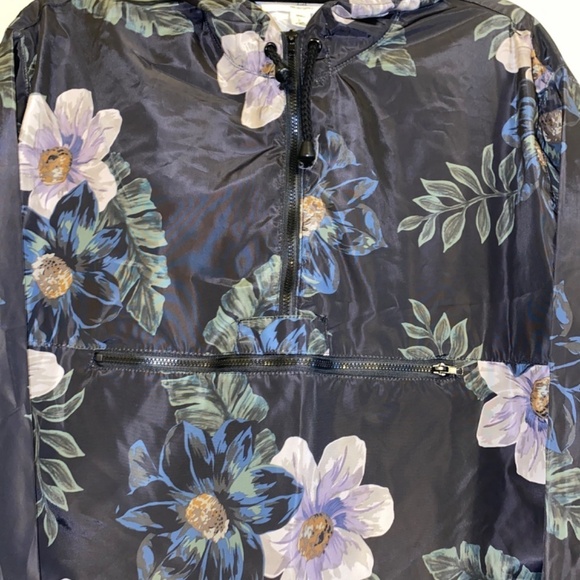 Thread & Supply size small floral pullover rain jacket top - Picture 3 of 5